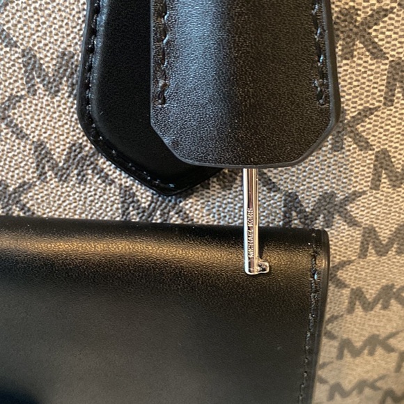 Michael Kors Bridgette black handbag - Picture 6 of 10